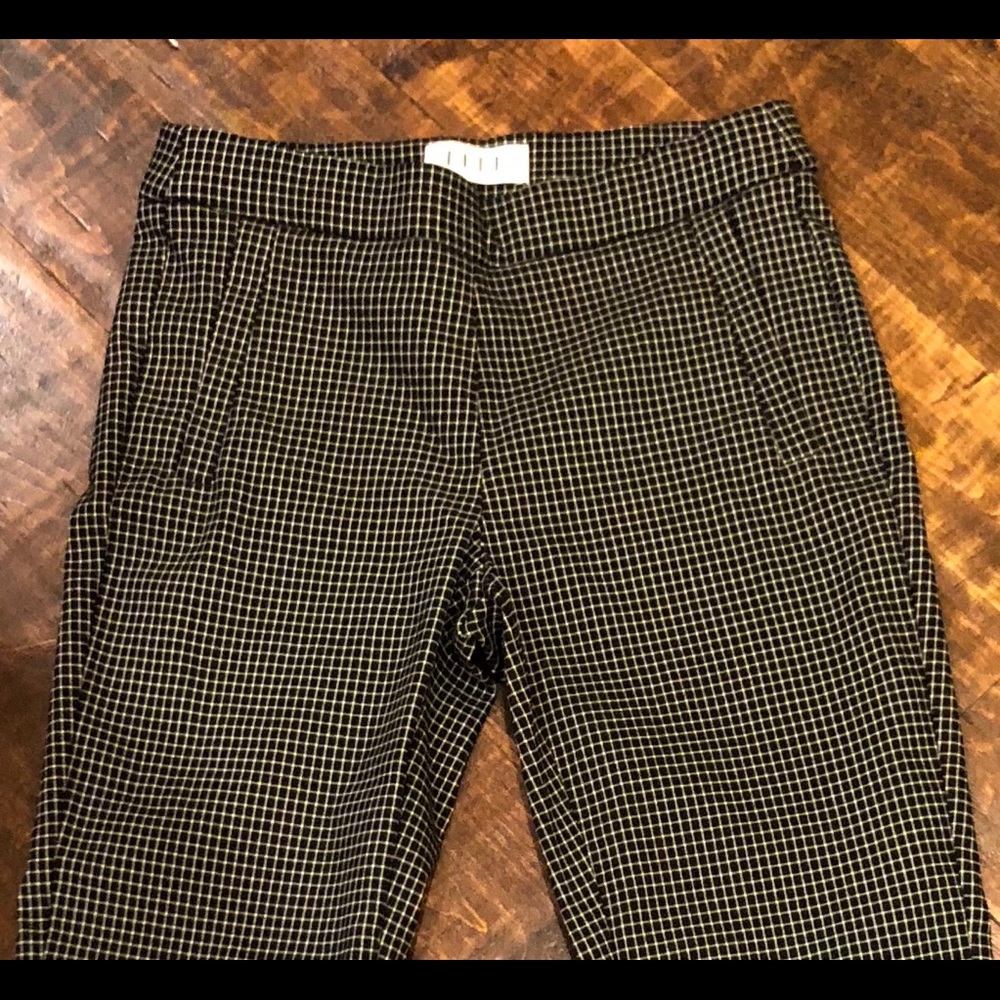 NWOT ELLE patterned Capris